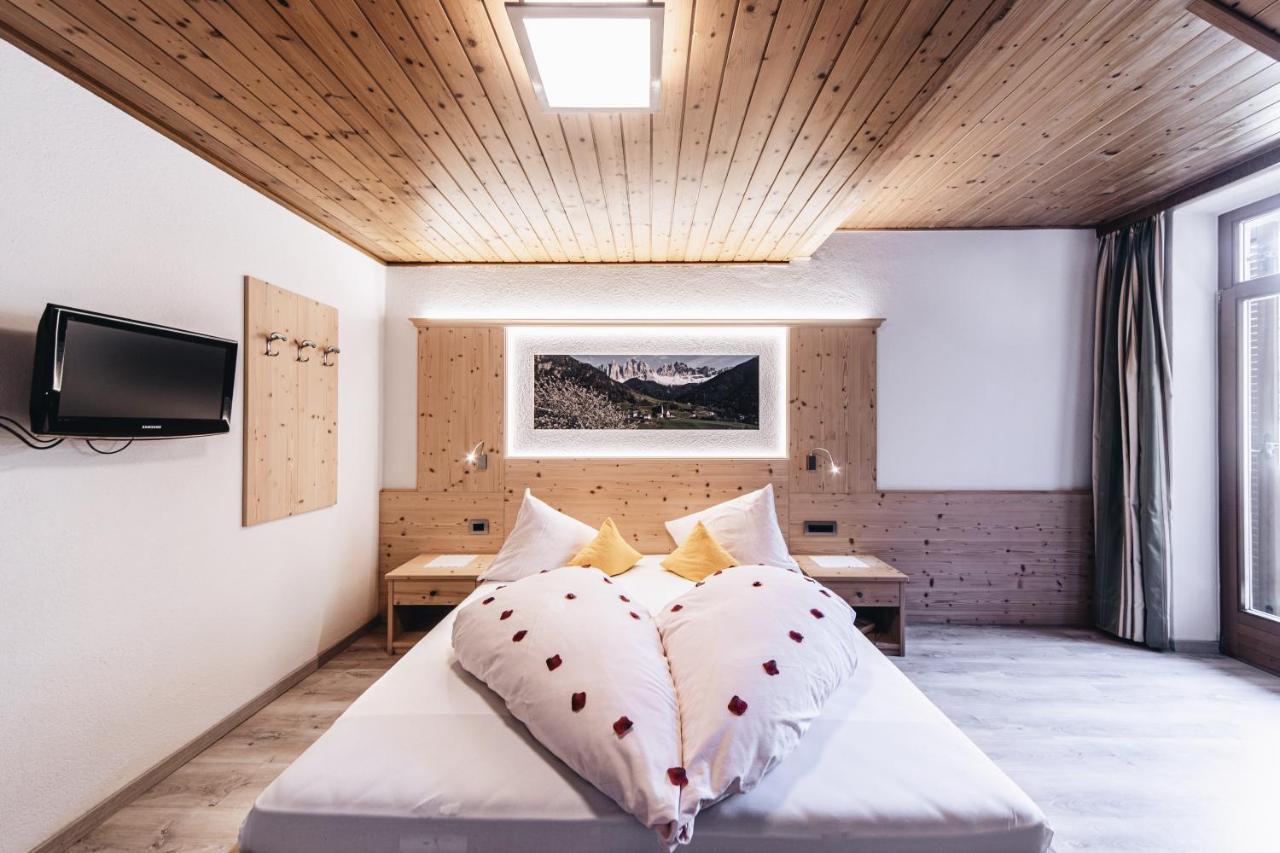 Hotel Ranuimuellerhof Funes  Bagian luar foto